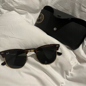 Ray-Ban RB3016 Clubmaster Classic Sunglasses